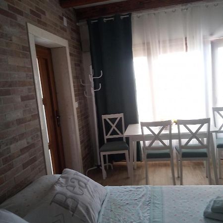 Studio Apartman Luka Starigrad Paklenica Buitenkant foto