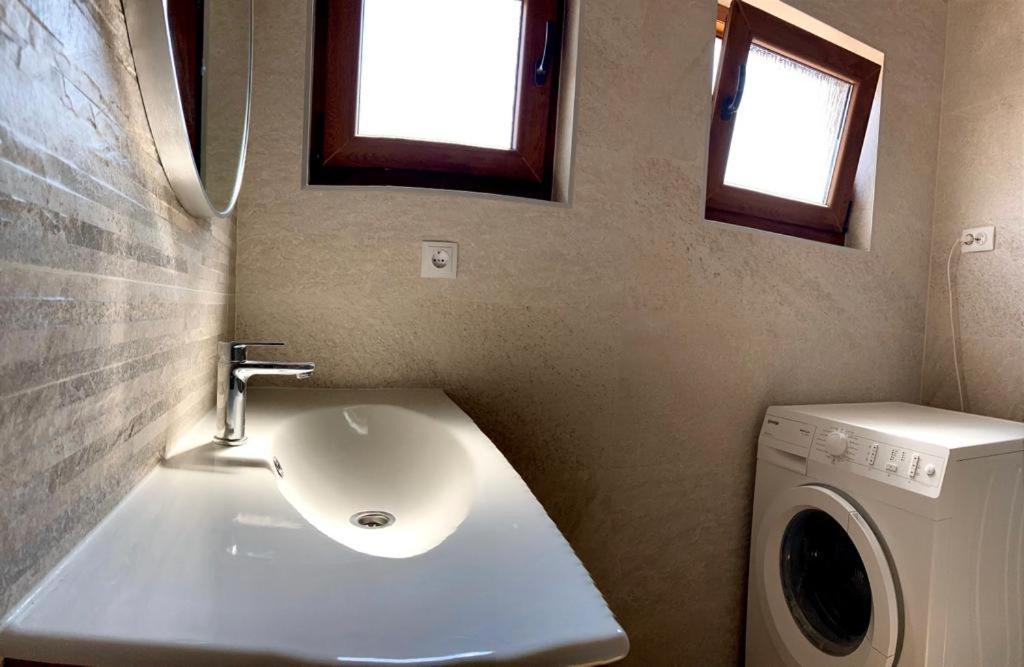 Studio Apartman Luka Starigrad Paklenica Buitenkant foto